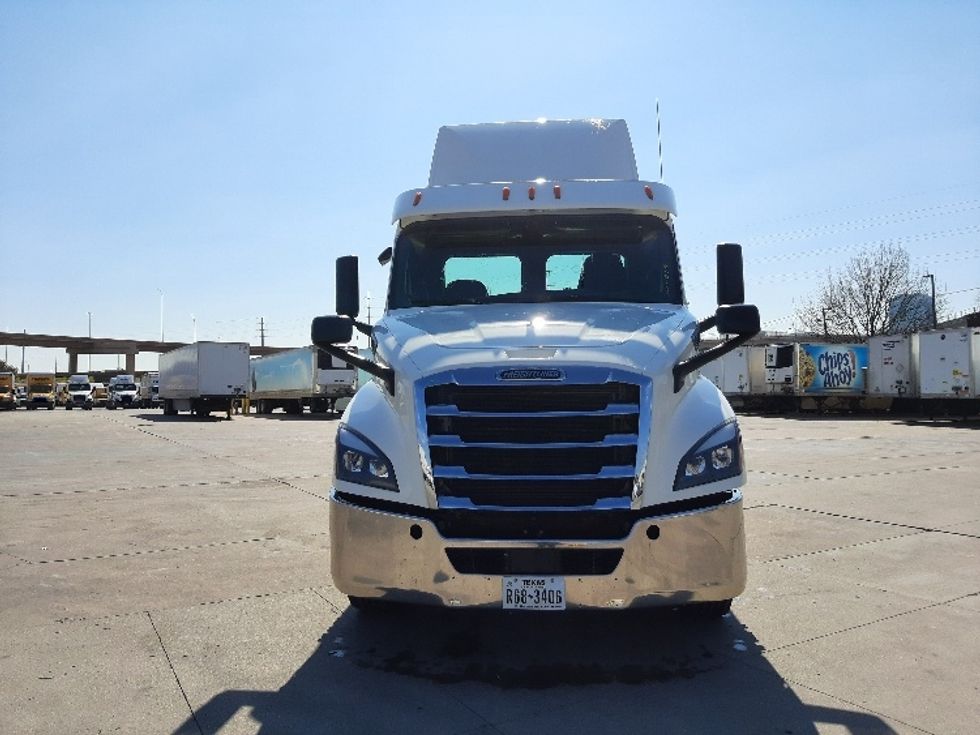 Day Cab Tractor-Heavy Duty Tractors-Freightliner-2020-T11664ST-Fort Worth-TX-640,632\n\t\tmiles-$ 29,250 - Image 2