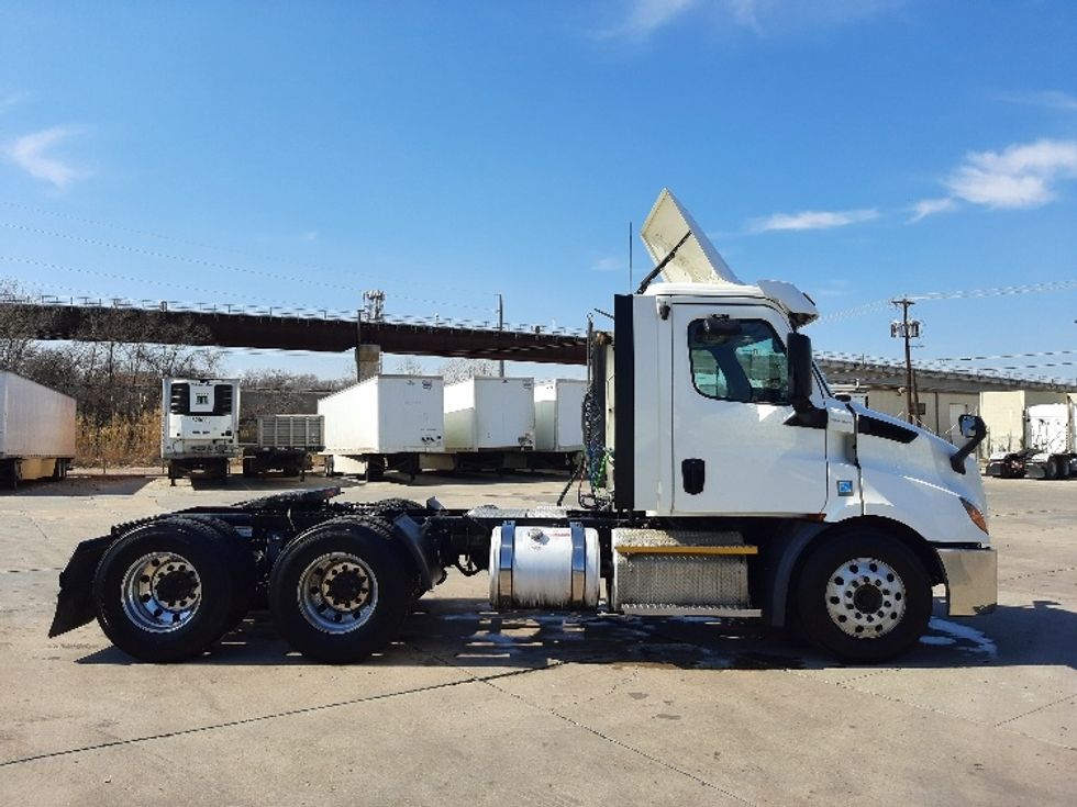 Day Cab Tractor-Heavy Duty Tractors-Freightliner-2020-T11664ST-Fort Worth-TX-640,632\n\t\tmiles-$ 29,250 - Image 8