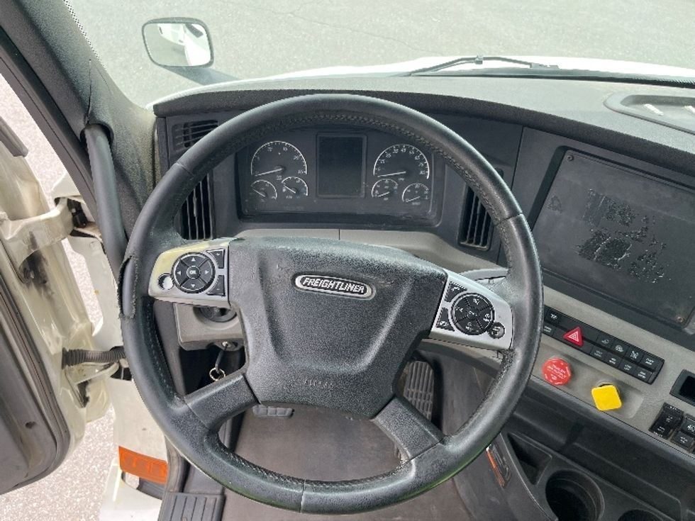 Day Cab Tractor-Heavy Duty Tractors-Freightliner-2020-T11664ST-Franklin-MA-668,813\n\t\tmiles-$ 26,250 - Image 11