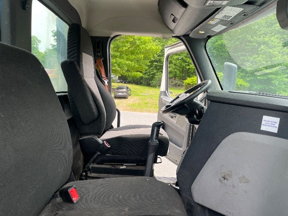 Day Cab Tractor-Heavy Duty Tractors-Freightliner-2020-T11664ST-Franklin-MA-668,813\n\t\tmiles-$ 26,250 - Image 14