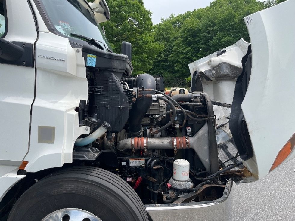 Day Cab Tractor-Heavy Duty Tractors-Freightliner-2020-T11664ST-Franklin-MA-668,813\n\t\tmiles-$ 26,250 - Image 15