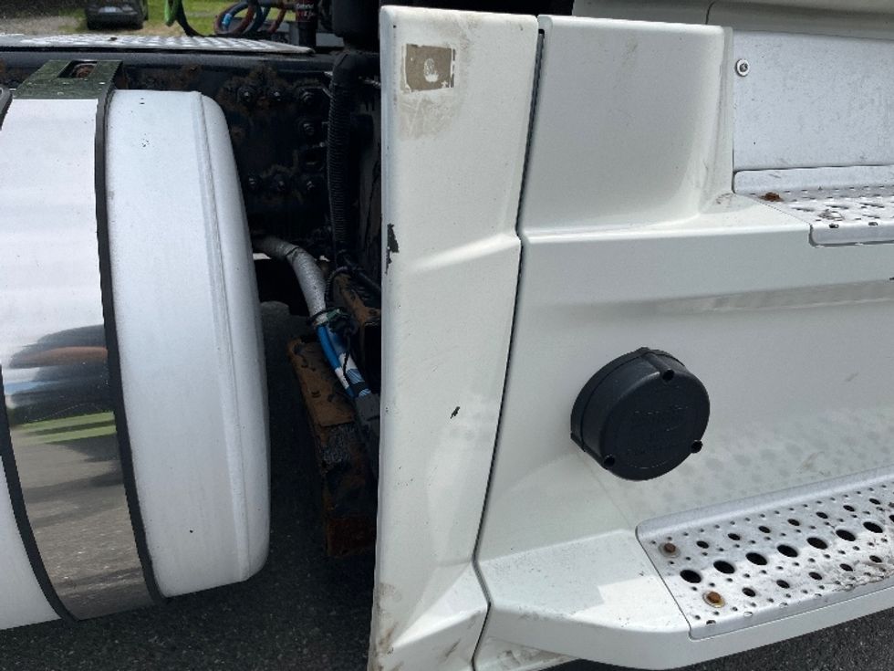 Day Cab Tractor-Heavy Duty Tractors-Freightliner-2020-T11664ST-Franklin-MA-668,813\n\t\tmiles-$ 26,250 - Image 18