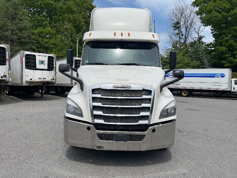 Day Cab Tractor-Heavy Duty Tractors-Freightliner-2020-T11664ST-Franklin-MA-668,813\n\t\tmiles-$ 26,250 - Image 2