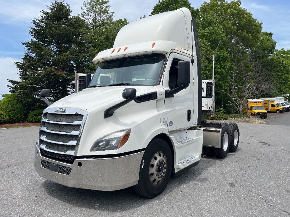 Day Cab Tractor-Heavy Duty Tractors-Freightliner-2020-T11664ST-Franklin-MA-668,813\n\t\tmiles-$ 26,250 - Image 3