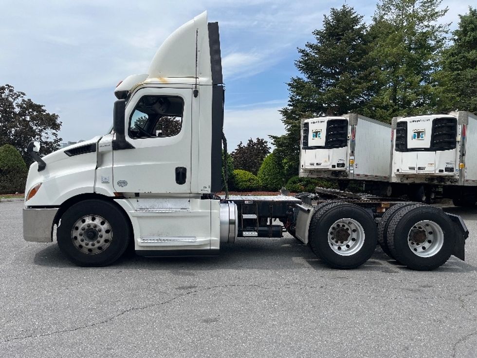 Day Cab Tractor-Heavy Duty Tractors-Freightliner-2020-T11664ST-Franklin-MA-668,813\n\t\tmiles-$ 26,250 - Image 4