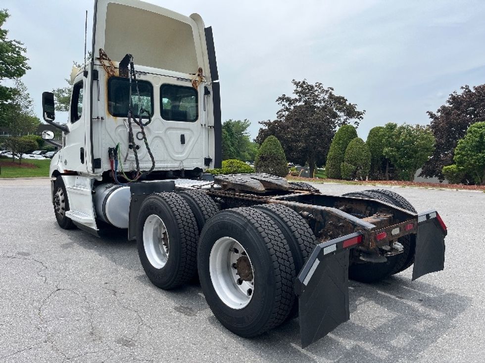 Day Cab Tractor-Heavy Duty Tractors-Freightliner-2020-T11664ST-Franklin-MA-668,813\n\t\tmiles-$ 26,250 - Image 5