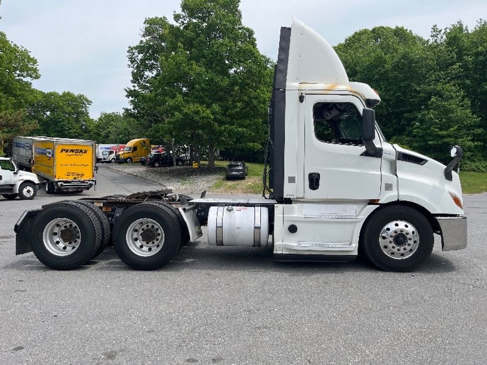 Day Cab Tractor-Heavy Duty Tractors-Freightliner-2020-T11664ST-Franklin-MA-668,813\n\t\tmiles-$ 26,250 - Image 8