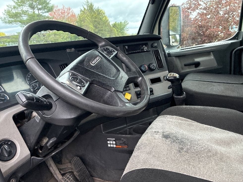 Day Cab Tractor-Heavy Duty Tractors-Freightliner-2020-T11664ST-Franklin-MA-708,174\n\t\tmiles-$ 26,250 - Image 10