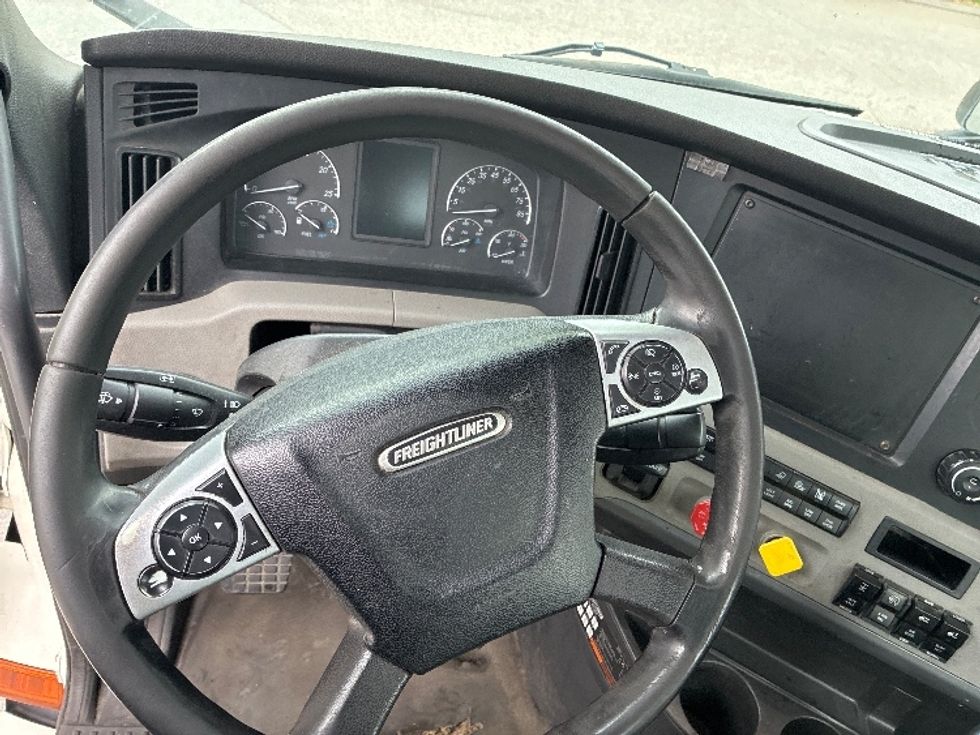 Day Cab Tractor-Heavy Duty Tractors-Freightliner-2020-T11664ST-Franklin-MA-708,174\n\t\tmiles-$ 26,250 - Image 11