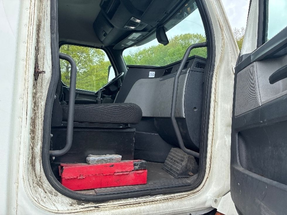 Day Cab Tractor-Heavy Duty Tractors-Freightliner-2020-T11664ST-Franklin-MA-708,174\n\t\tmiles-$ 26,250 - Image 12