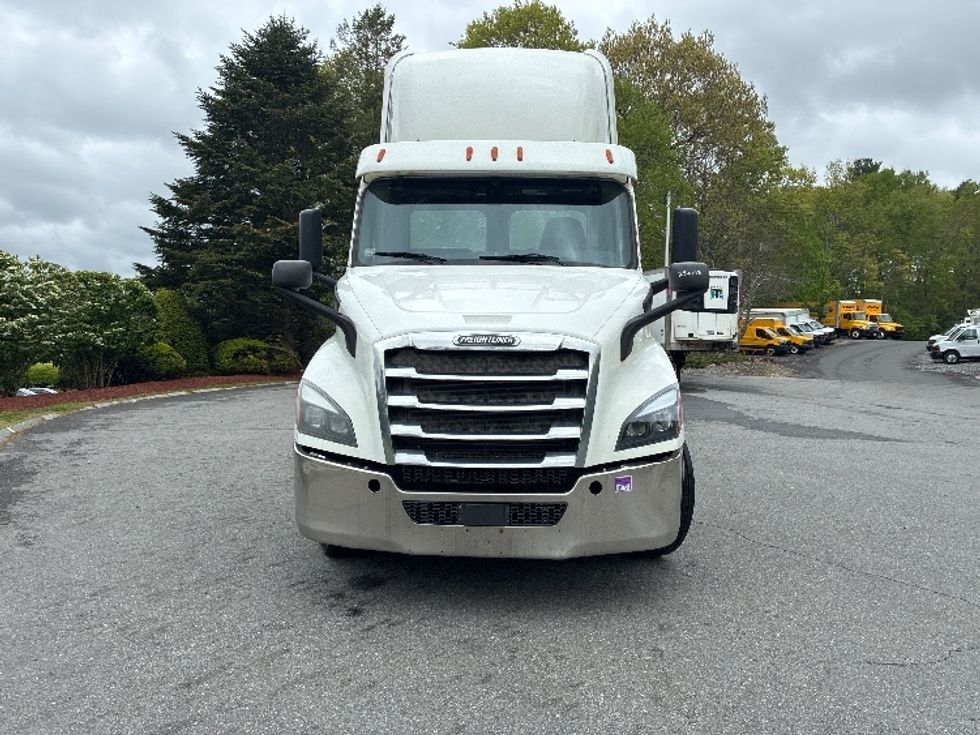 Day Cab Tractor-Heavy Duty Tractors-Freightliner-2020-T11664ST-Franklin-MA-708,174\n\t\tmiles-$ 26,250 - Image 2