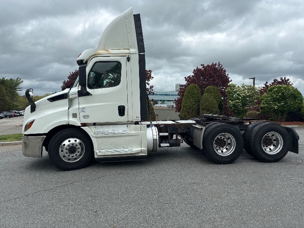 Day Cab Tractor-Heavy Duty Tractors-Freightliner-2020-T11664ST-Franklin-MA-708,174\n\t\tmiles-$ 26,250 - Image 4