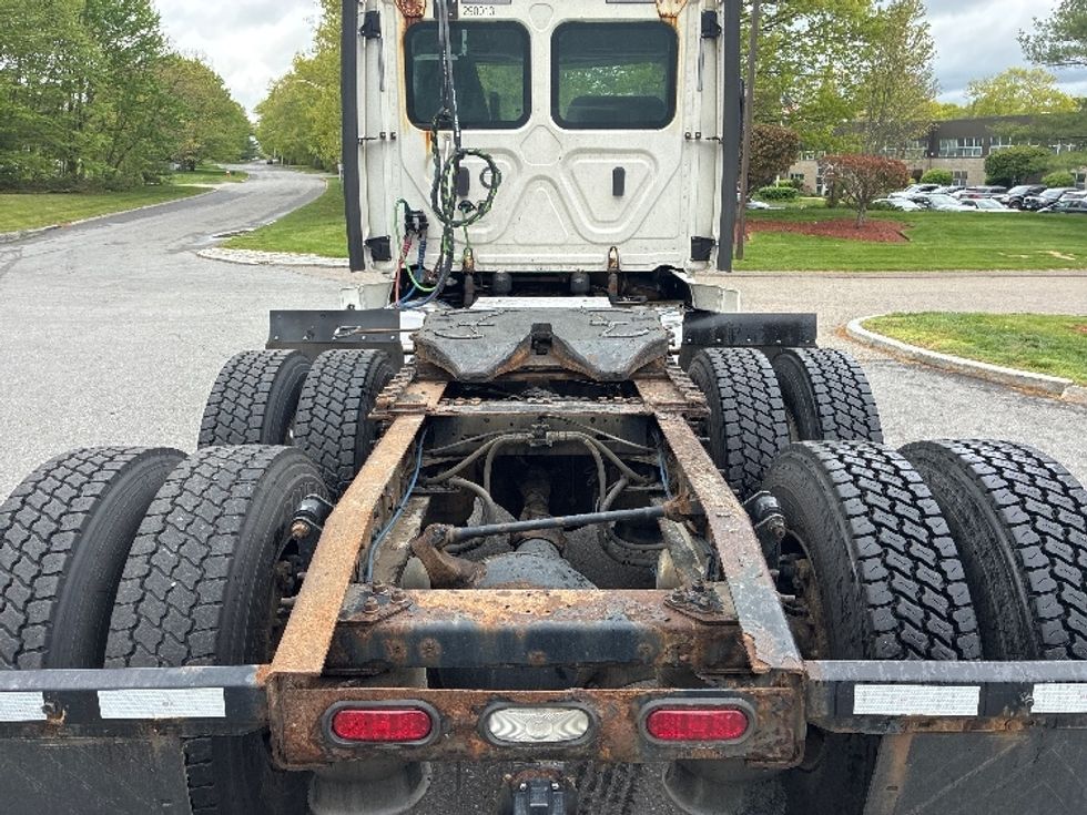 Day Cab Tractor-Heavy Duty Tractors-Freightliner-2020-T11664ST-Franklin-MA-708,174\n\t\tmiles-$ 26,250 - Image 6