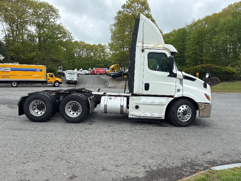 Day Cab Tractor-Heavy Duty Tractors-Freightliner-2020-T11664ST-Franklin-MA-708,174\n\t\tmiles-$ 26,250 - Image 8