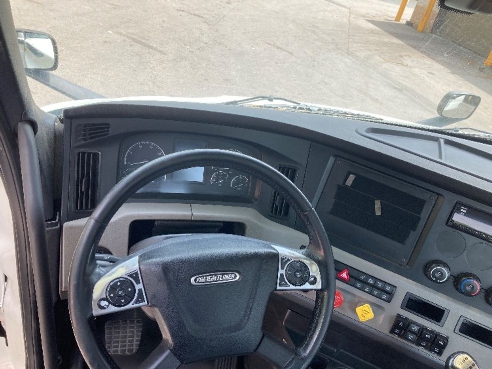Day Cab Tractor-Heavy Duty Tractors-Freightliner-2020-T11664ST-Franklin-MA-715,229\n\t\tmiles-$ 26,000 - Image 11