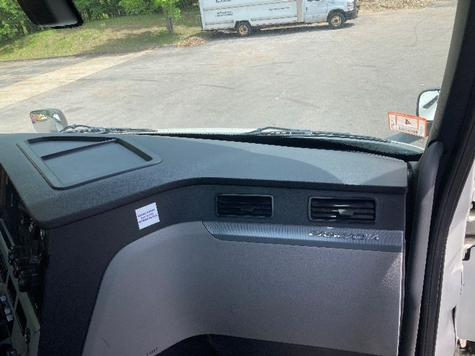 Day Cab Tractor-Heavy Duty Tractors-Freightliner-2020-T11664ST-Franklin-MA-715,229\n\t\tmiles-$ 26,000 - Image 13