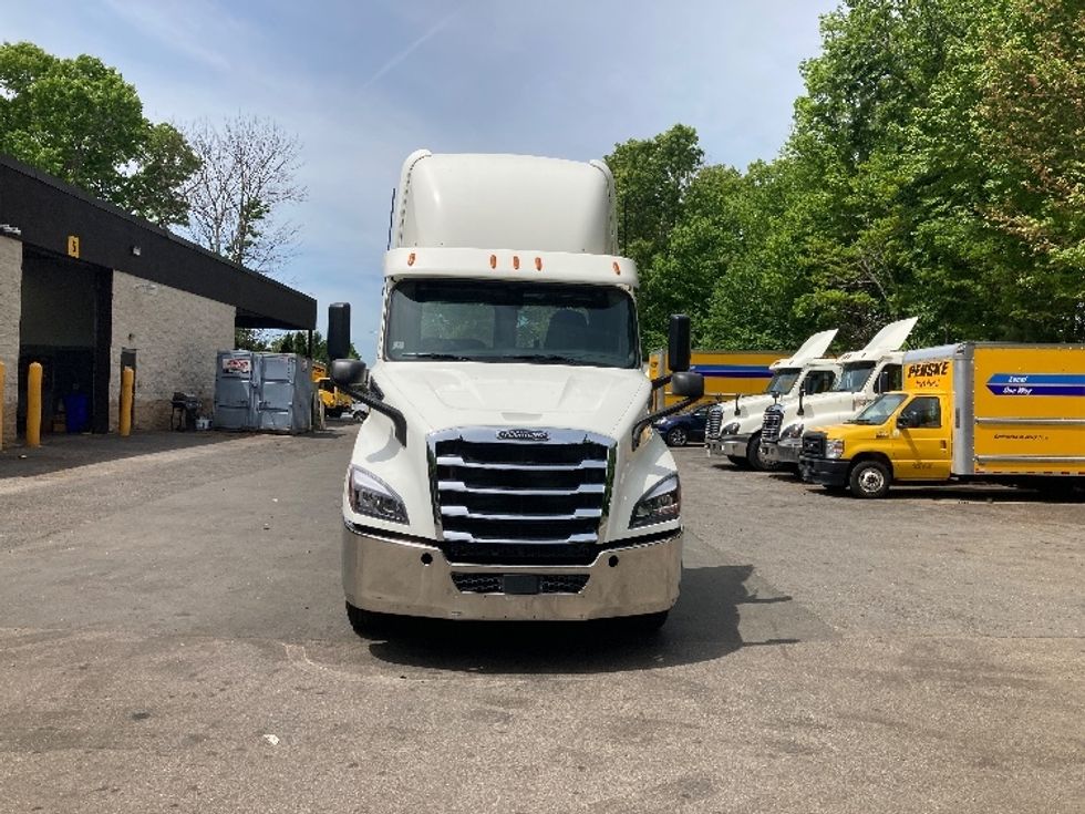 Day Cab Tractor-Heavy Duty Tractors-Freightliner-2020-T11664ST-Franklin-MA-715,229\n\t\tmiles-$ 26,000 - Image 2