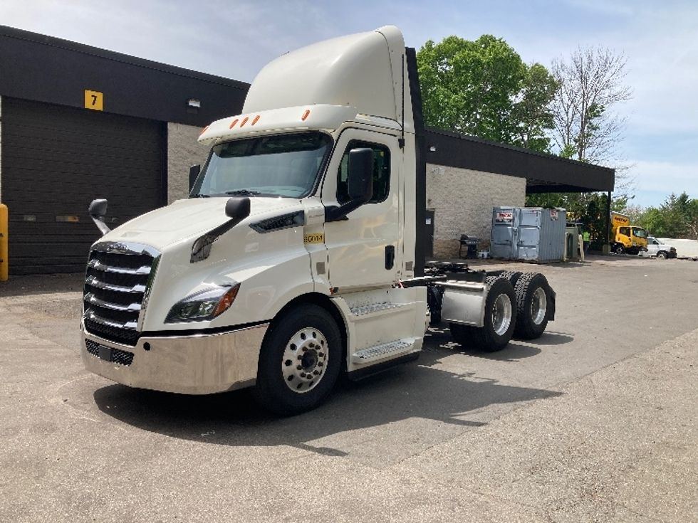 Day Cab Tractor-Heavy Duty Tractors-Freightliner-2020-T11664ST-Franklin-MA-715,229\n\t\tmiles-$ 26,000 - Image 3