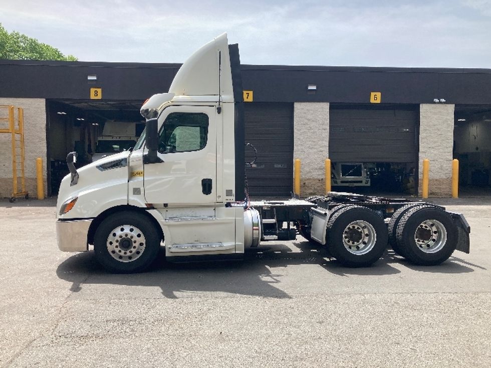 Day Cab Tractor-Heavy Duty Tractors-Freightliner-2020-T11664ST-Franklin-MA-715,229\n\t\tmiles-$ 26,000 - Image 4