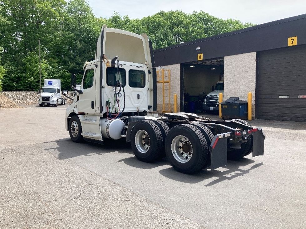 Day Cab Tractor-Heavy Duty Tractors-Freightliner-2020-T11664ST-Franklin-MA-715,229\n\t\tmiles-$ 26,000 - Image 5