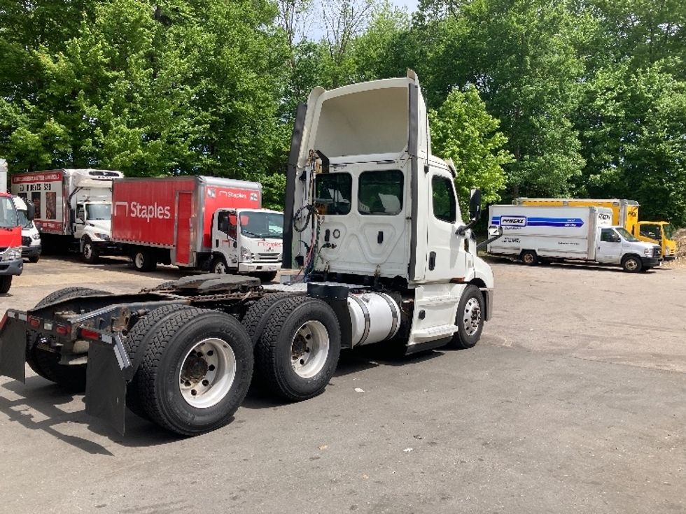 Day Cab Tractor-Heavy Duty Tractors-Freightliner-2020-T11664ST-Franklin-MA-715,229\n\t\tmiles-$ 26,000 - Image 7