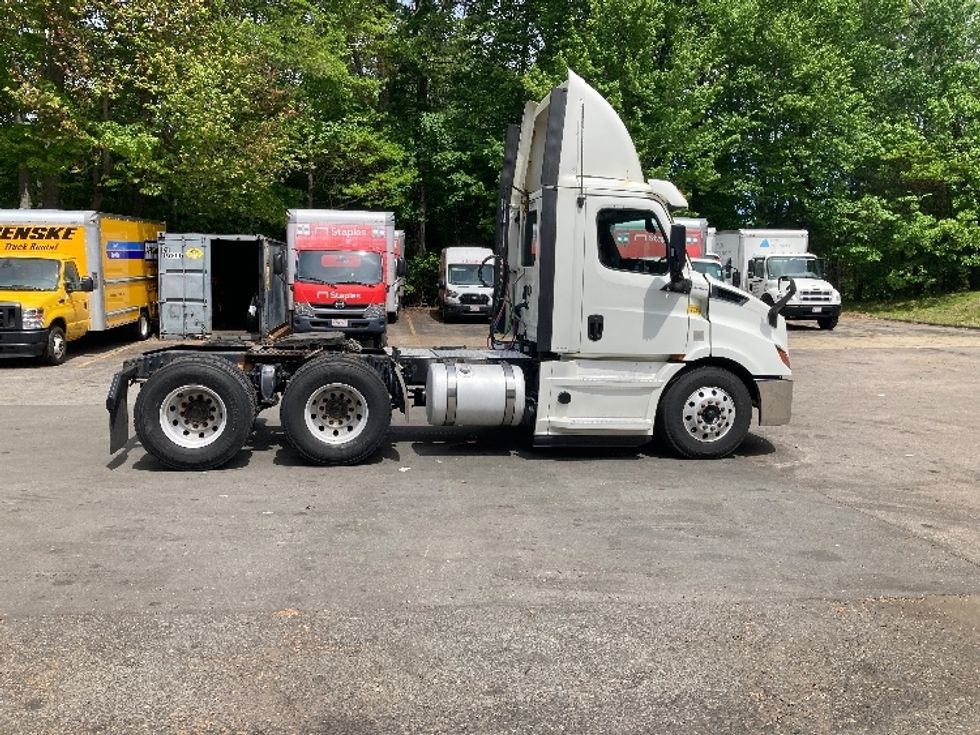 Day Cab Tractor-Heavy Duty Tractors-Freightliner-2020-T11664ST-Franklin-MA-715,229\n\t\tmiles-$ 26,000 - Image 8