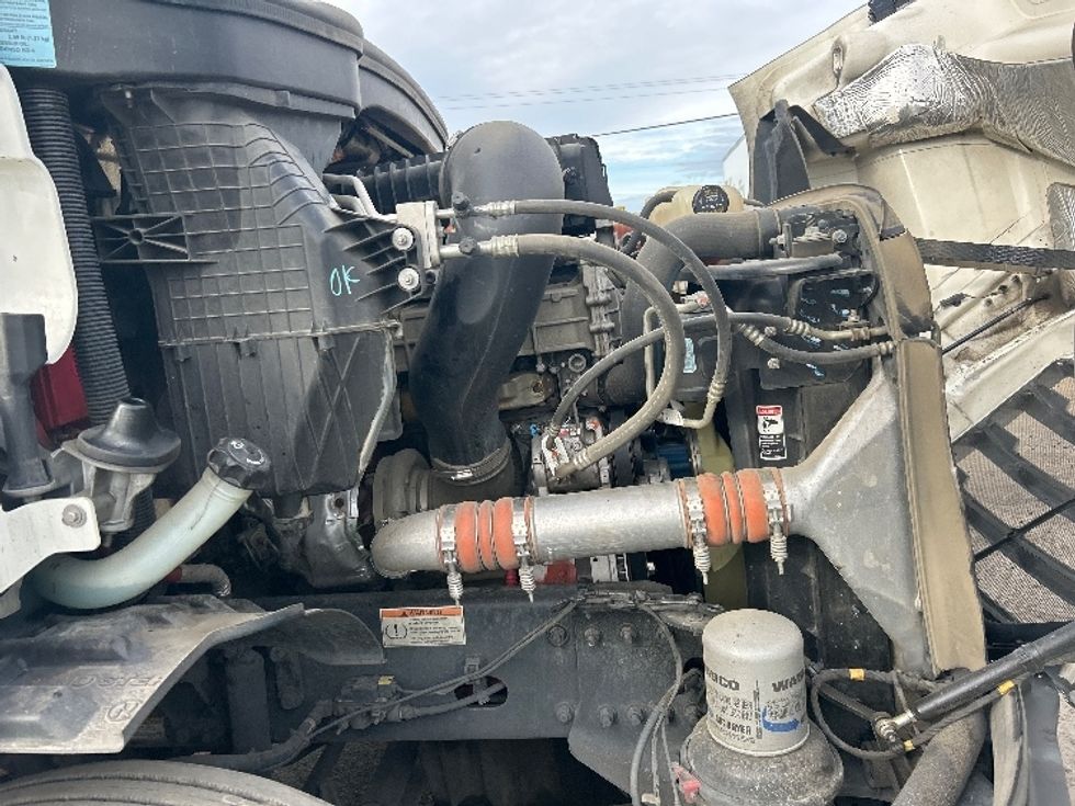 Day Cab Tractor-Heavy Duty Tractors-Freightliner-2020-T11664ST-Fresno-CA-242,237\n\t\tmiles-$ 60,000 - Image 15