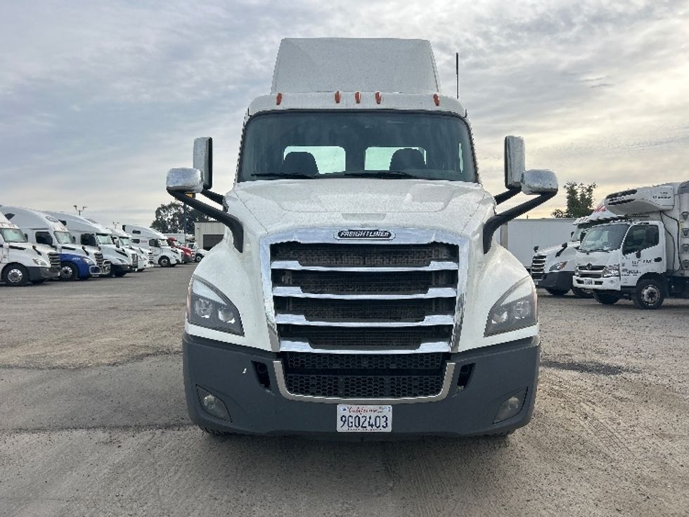 Day Cab Tractor-Heavy Duty Tractors-Freightliner-2020-T11664ST-Fresno-CA-242,237\n\t\tmiles-$ 60,000 - Image 2