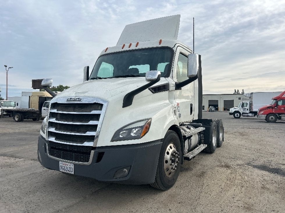 Day Cab Tractor-Heavy Duty Tractors-Freightliner-2020-T11664ST-Fresno-CA-242,237\n\t\tmiles-$ 60,000 - Image 3