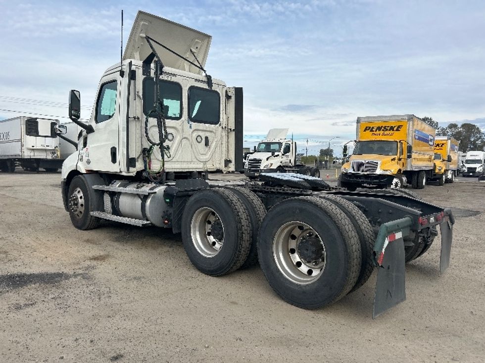Day Cab Tractor-Heavy Duty Tractors-Freightliner-2020-T11664ST-Fresno-CA-242,237\n\t\tmiles-$ 60,000 - Image 5