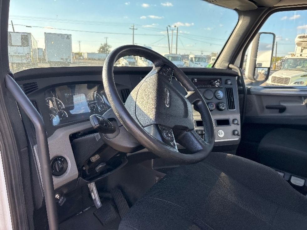 Day Cab Tractor-Heavy Duty Tractors-Freightliner-2020-T11664ST-Fresno-CA-286,421\n\t\tmiles-$ 58,250 - Image 10