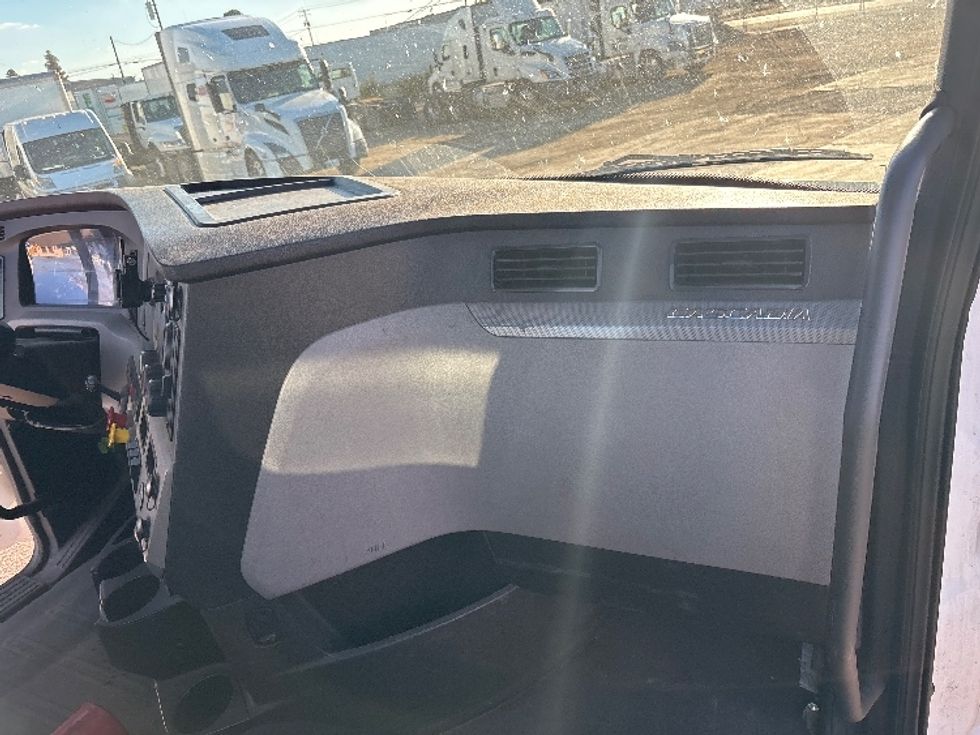 Day Cab Tractor-Heavy Duty Tractors-Freightliner-2020-T11664ST-Fresno-CA-286,421\n\t\tmiles-$ 58,250 - Image 13