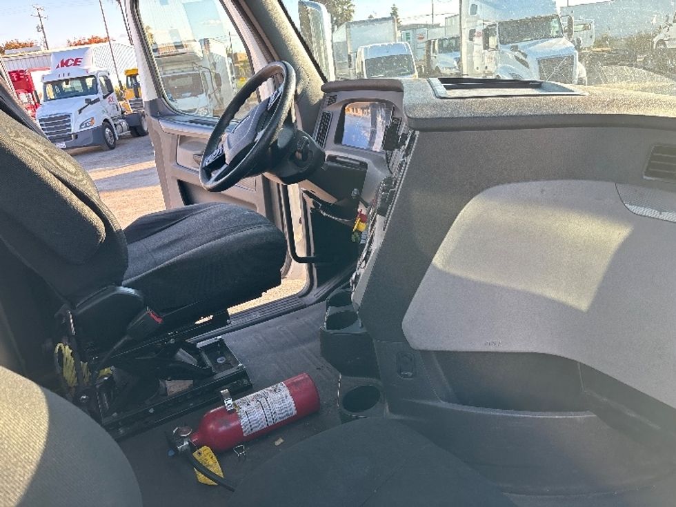Day Cab Tractor-Heavy Duty Tractors-Freightliner-2020-T11664ST-Fresno-CA-286,421\n\t\tmiles-$ 58,250 - Image 14