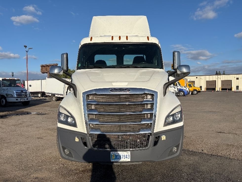 Day Cab Tractor-Heavy Duty Tractors-Freightliner-2020-T11664ST-Fresno-CA-286,421\n\t\tmiles-$ 58,250 - Image 2