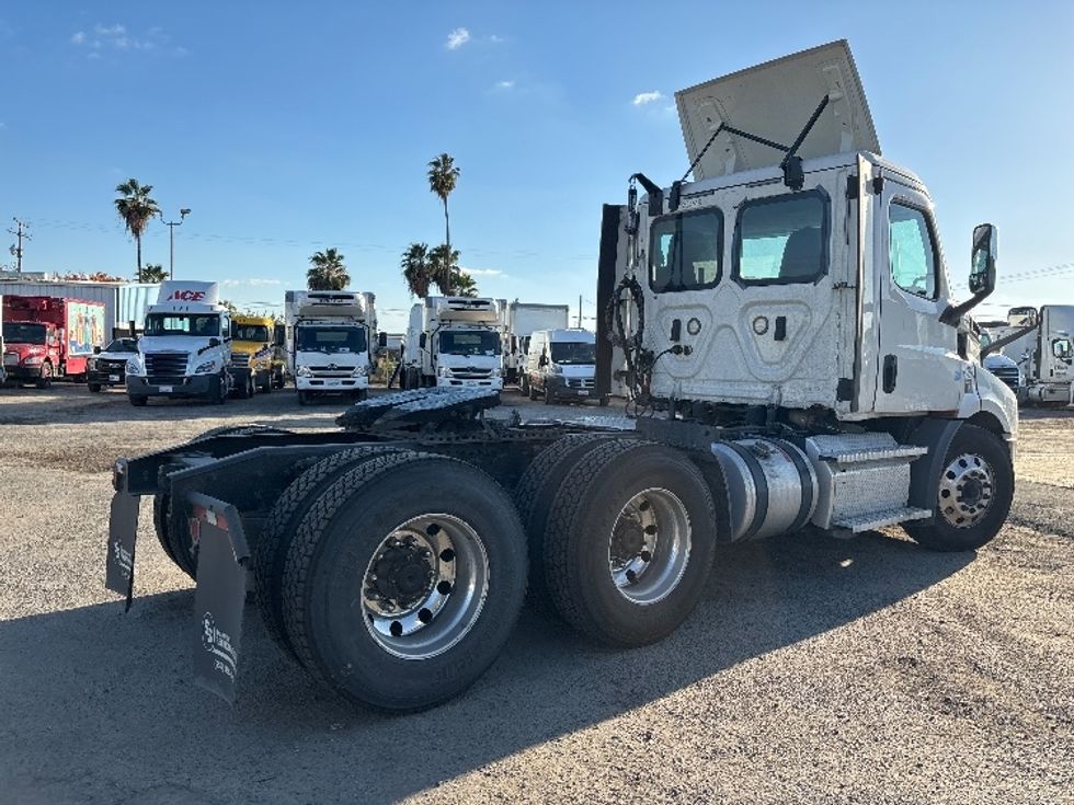 Day Cab Tractor-Heavy Duty Tractors-Freightliner-2020-T11664ST-Fresno-CA-286,421\n\t\tmiles-$ 58,250 - Image 7