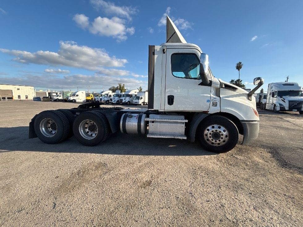 Day Cab Tractor-Heavy Duty Tractors-Freightliner-2020-T11664ST-Fresno-CA-286,421\n\t\tmiles-$ 58,250 - Image 8