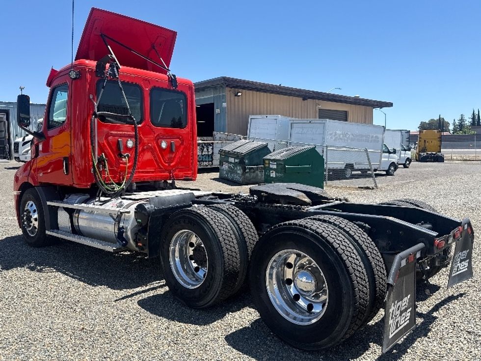 Day Cab Tractor-Heavy Duty Tractors-Freightliner-2020-T11664ST-Fresno-CA-337,033\n\t\tmiles-$ 52,250 - Image 5