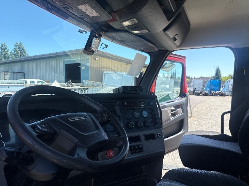 Day Cab Tractor-Heavy Duty Tractors-Freightliner-2020-T11664ST-Fresno-CA-337,034\n\t\tmiles-$ 47,250 - Image 10