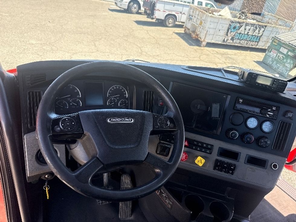 Day Cab Tractor-Heavy Duty Tractors-Freightliner-2020-T11664ST-Fresno-CA-337,034\n\t\tmiles-$ 47,250 - Image 11