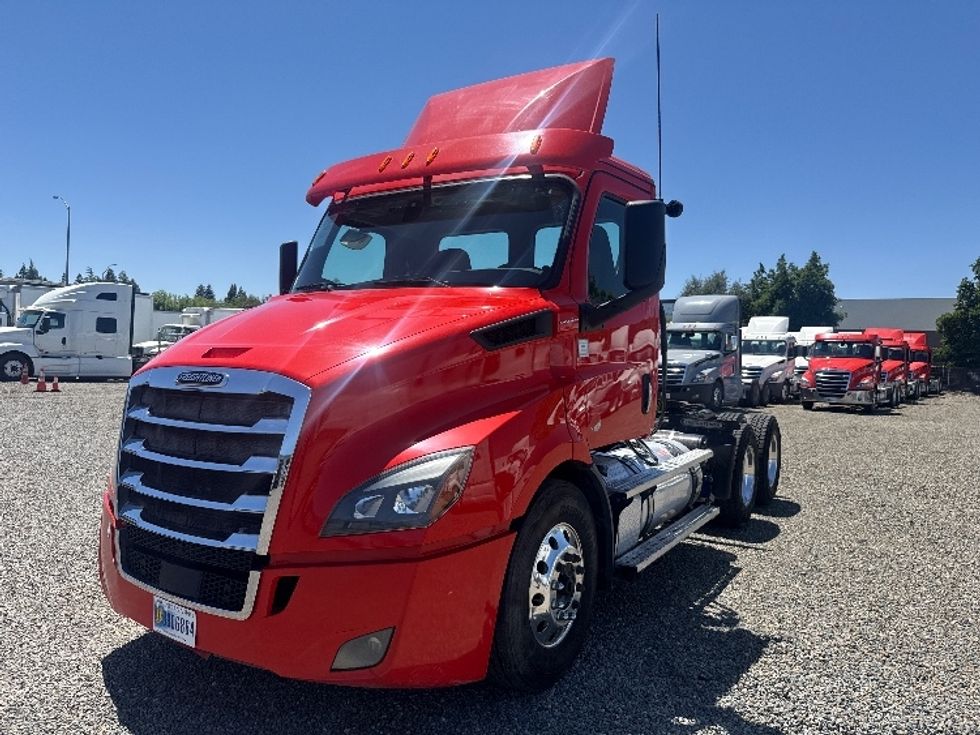 Day Cab Tractor-Heavy Duty Tractors-Freightliner-2020-T11664ST-Fresno-CA-337,034\n\t\tmiles-$ 47,250 - Image 3