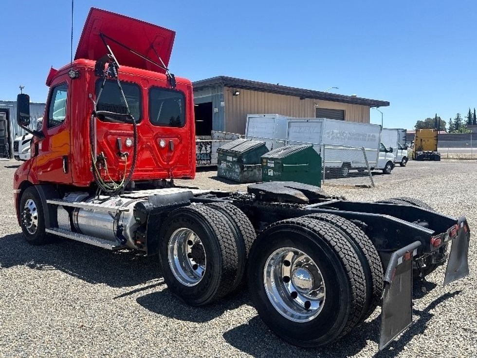 Day Cab Tractor-Heavy Duty Tractors-Freightliner-2020-T11664ST-Fresno-CA-337,034\n\t\tmiles-$ 47,250 - Image 5