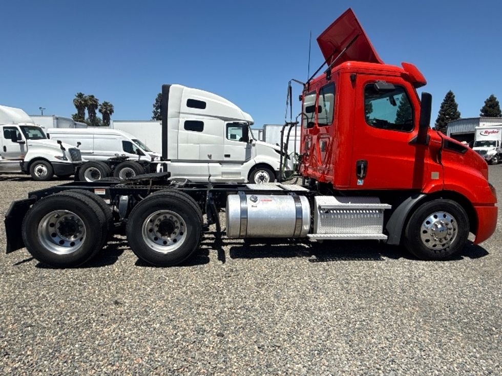 Day Cab Tractor-Heavy Duty Tractors-Freightliner-2020-T11664ST-Fresno-CA-337,034\n\t\tmiles-$ 47,250 - Image 8