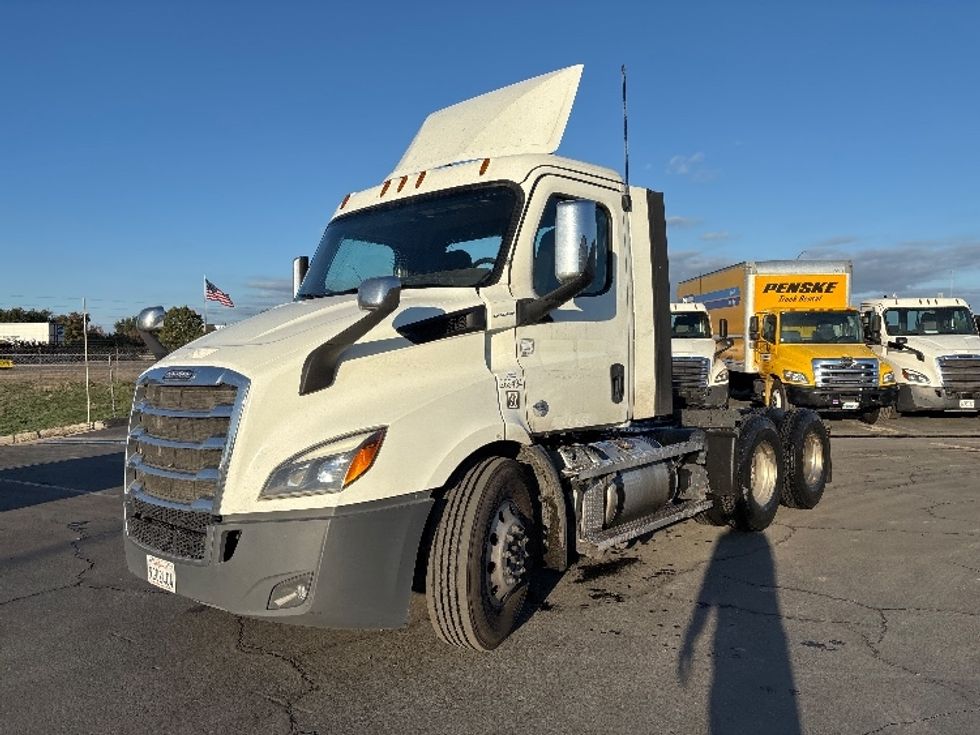 Day Cab Tractor-Heavy Duty Tractors-Freightliner-2020-T11664ST-Fresno-CA-394,645\n\t\tmiles-$ 51,500 - Image 3