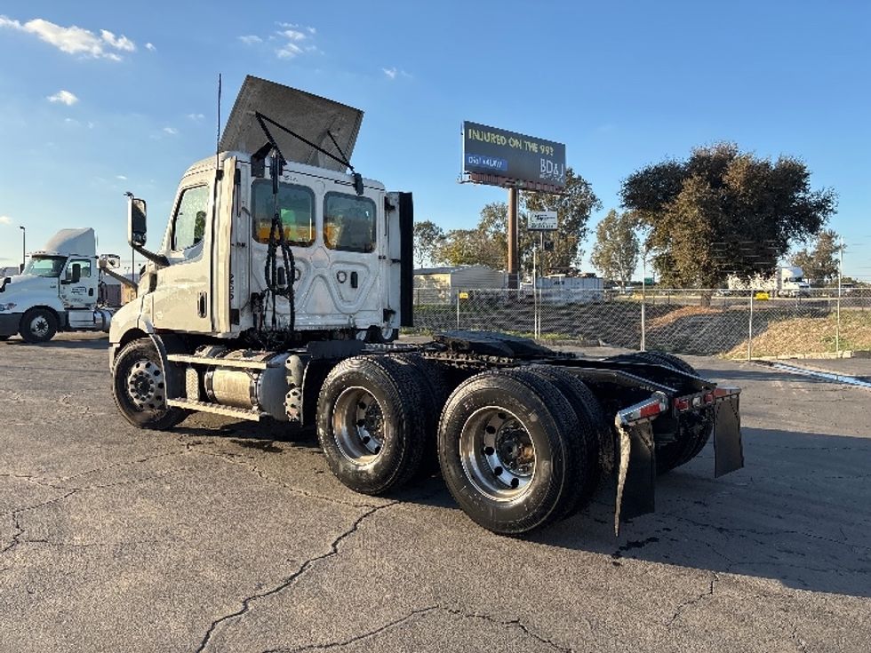 Day Cab Tractor-Heavy Duty Tractors-Freightliner-2020-T11664ST-Fresno-CA-394,645\n\t\tmiles-$ 51,500 - Image 5