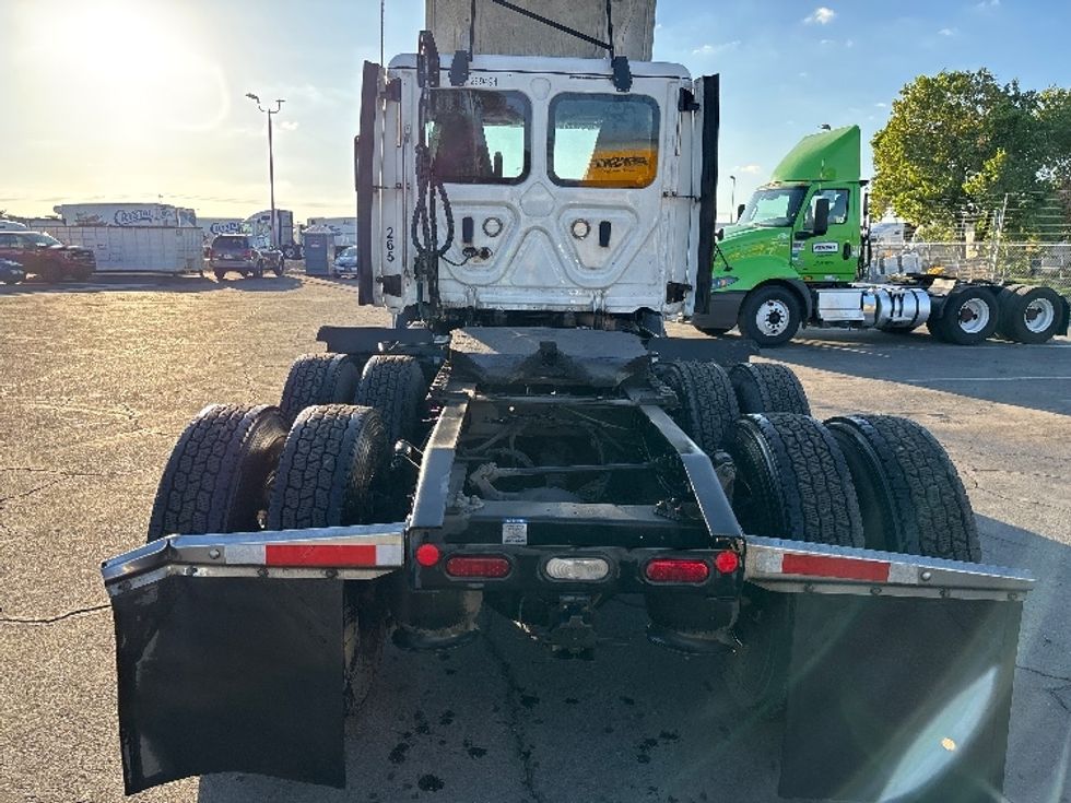 Day Cab Tractor-Heavy Duty Tractors-Freightliner-2020-T11664ST-Fresno-CA-394,645\n\t\tmiles-$ 51,500 - Image 6