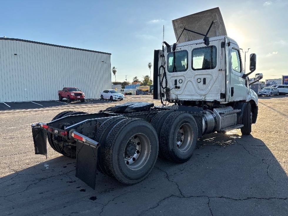 Day Cab Tractor-Heavy Duty Tractors-Freightliner-2020-T11664ST-Fresno-CA-394,645\n\t\tmiles-$ 51,500 - Image 7