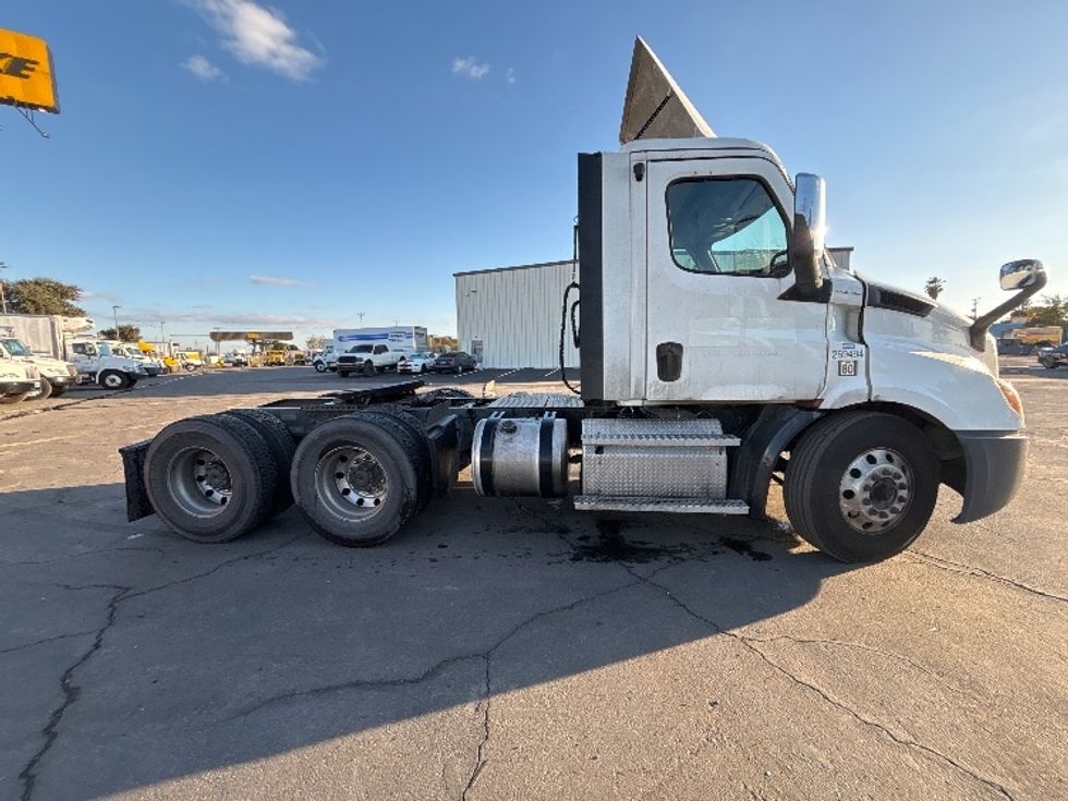 Day Cab Tractor-Heavy Duty Tractors-Freightliner-2020-T11664ST-Fresno-CA-394,645\n\t\tmiles-$ 51,500 - Image 8