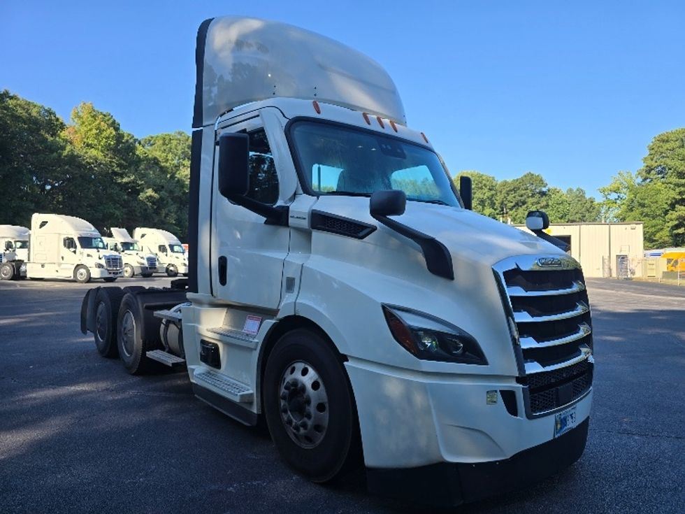 Day Cab Tractor-Heavy Duty Tractors-Freightliner-2020-T11664ST-Gainesville-GA-407,883\n\t\tmiles-$ 53,250 - Image 1