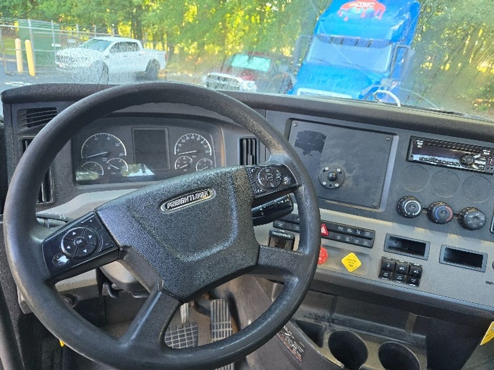 Day Cab Tractor-Heavy Duty Tractors-Freightliner-2020-T11664ST-Gainesville-GA-407,883\n\t\tmiles-$ 53,250 - Image 11
