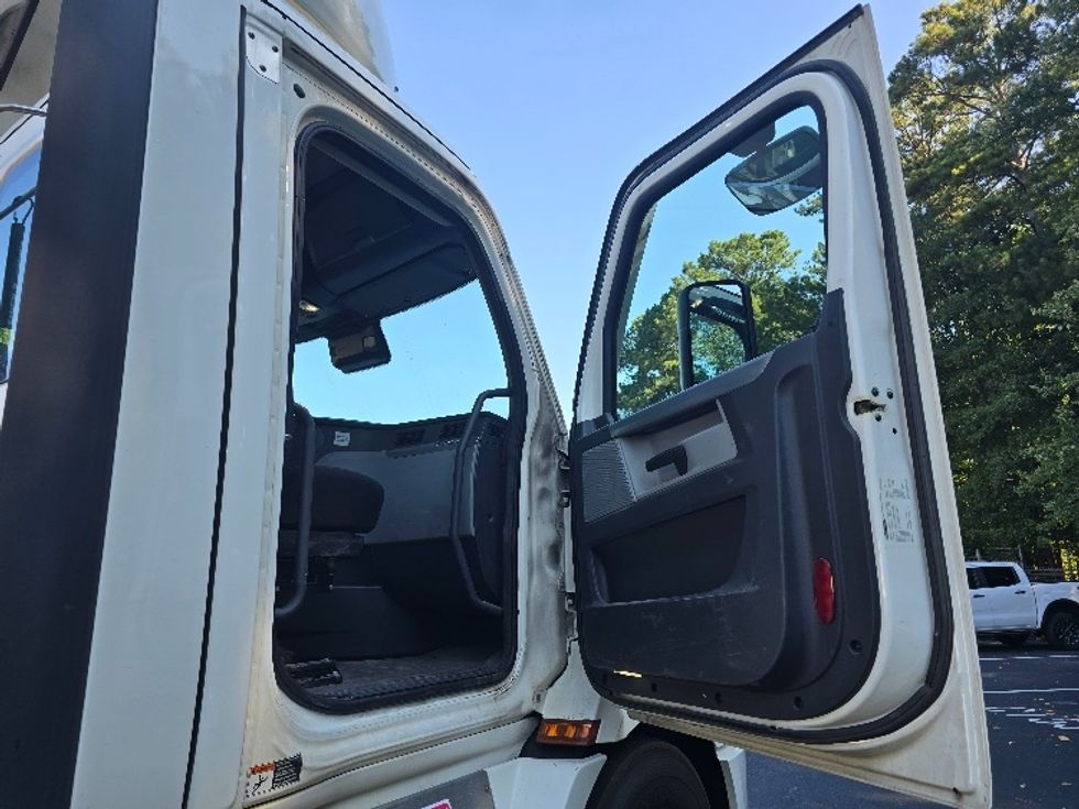 Day Cab Tractor-Heavy Duty Tractors-Freightliner-2020-T11664ST-Gainesville-GA-407,883\n\t\tmiles-$ 53,250 - Image 12